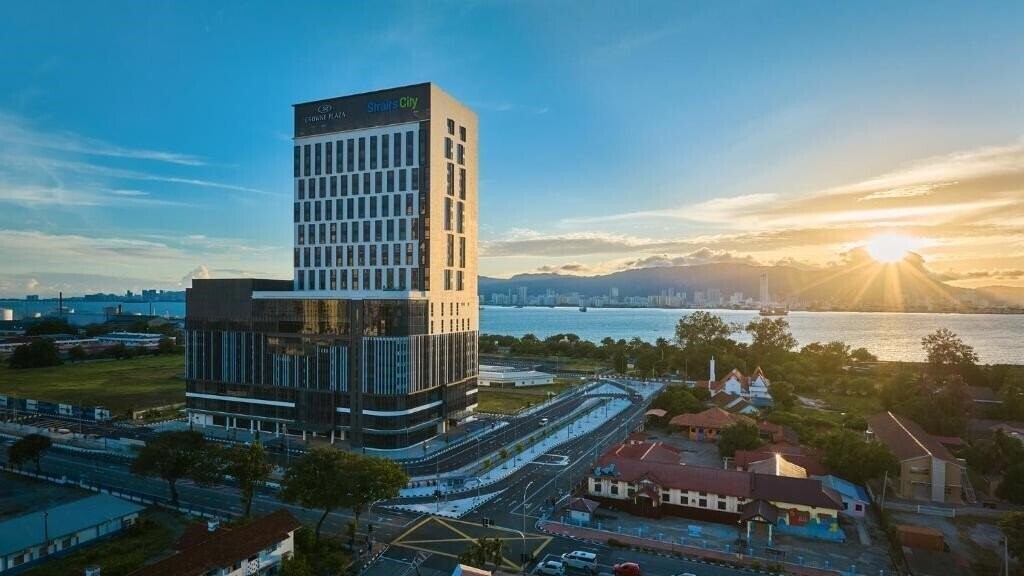Отель Crowne Plaza Penang Straits City by IHG 5*