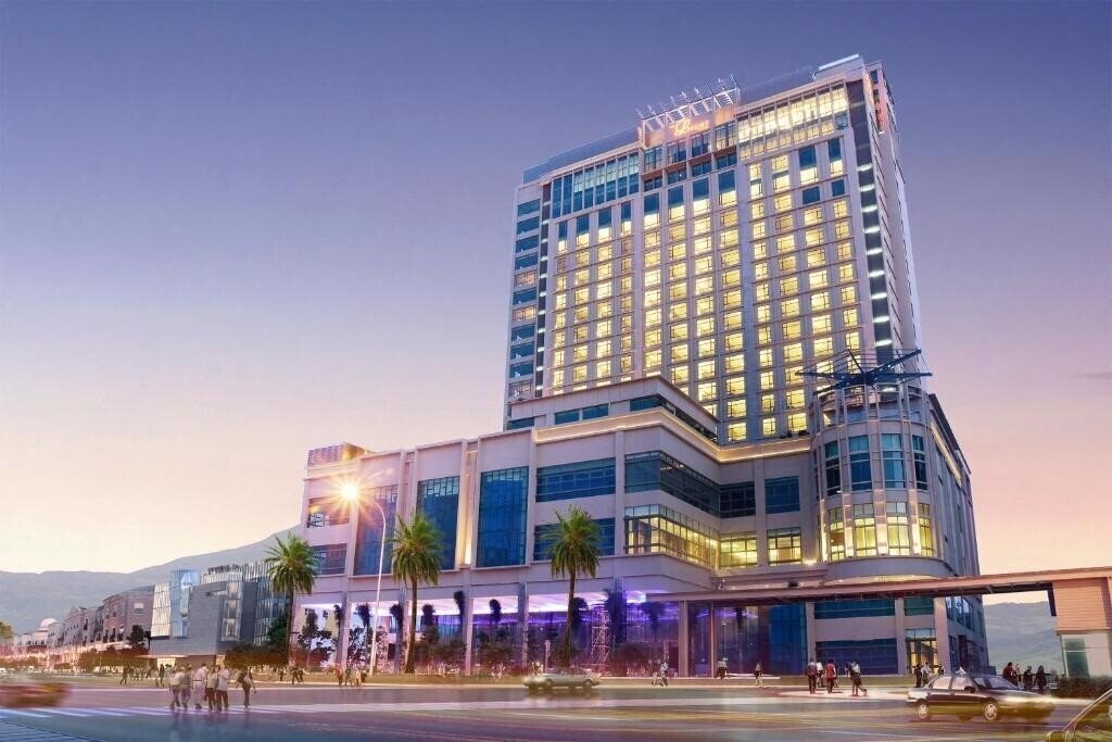 Отель The Light Hotel Penang 5*