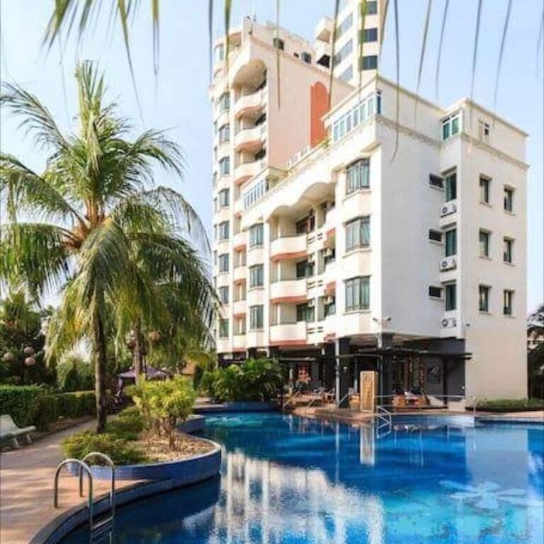 Отель Century Bay Private Residences 4*