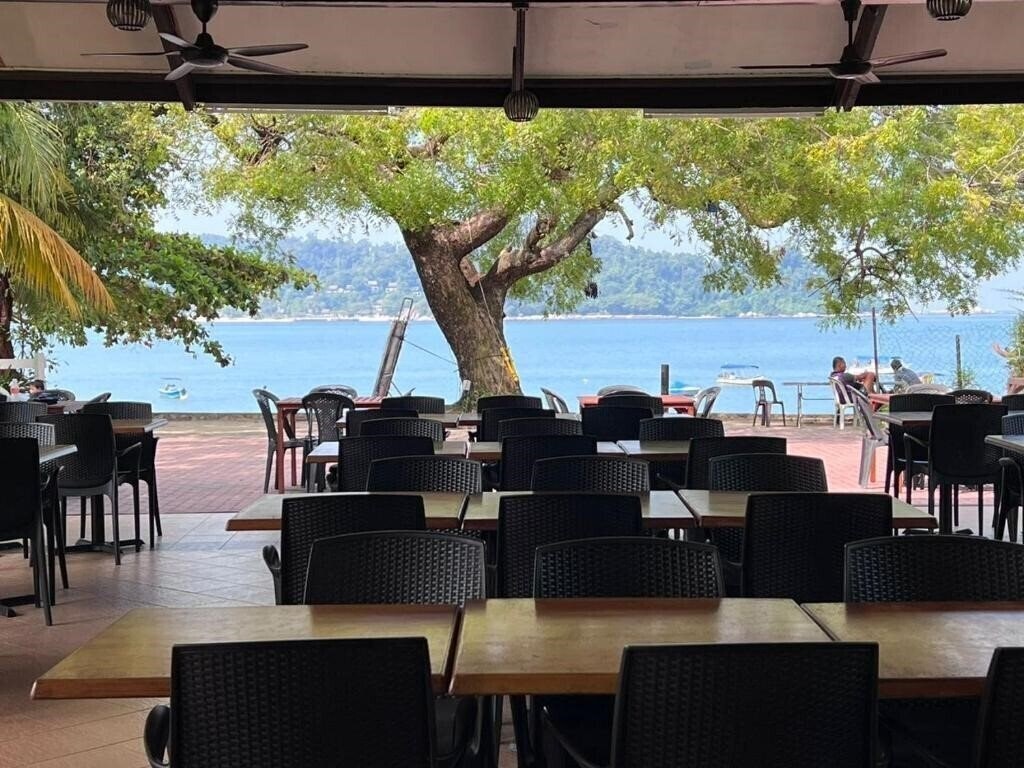 Готель Pangkor Sandy Beach Resort 3*