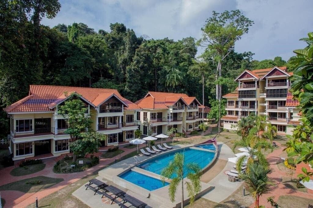 Отель Anjungan Beach Resort & Spa 3*