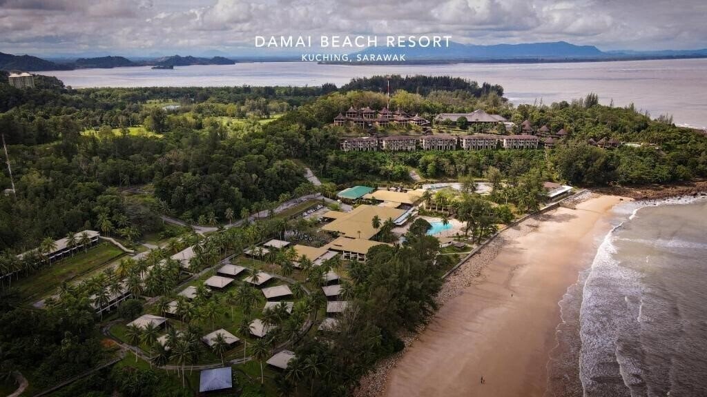 Отель Damai Beach Resort 4*