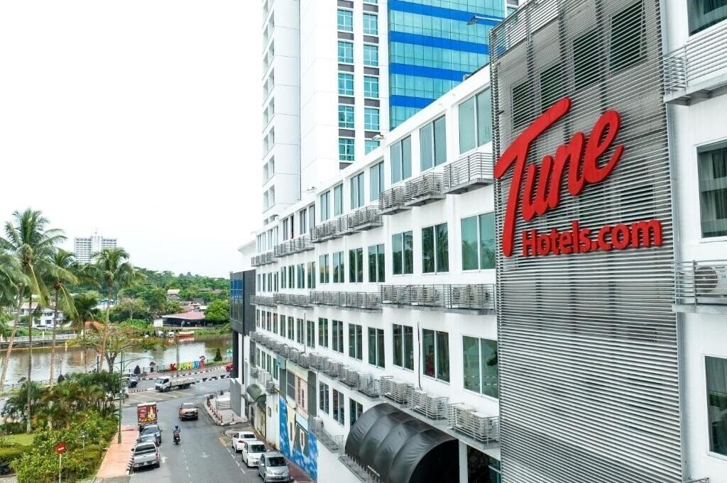 Готель Tune Hotel Waterfront Kuching 3*