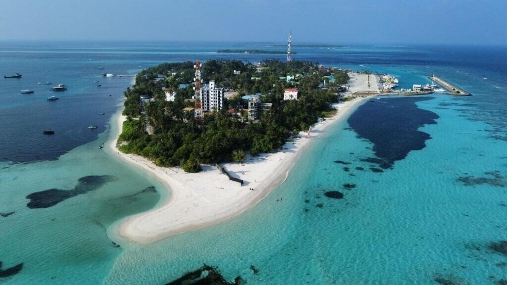 Фотография Manta Dhangethi Guest House коттедж
