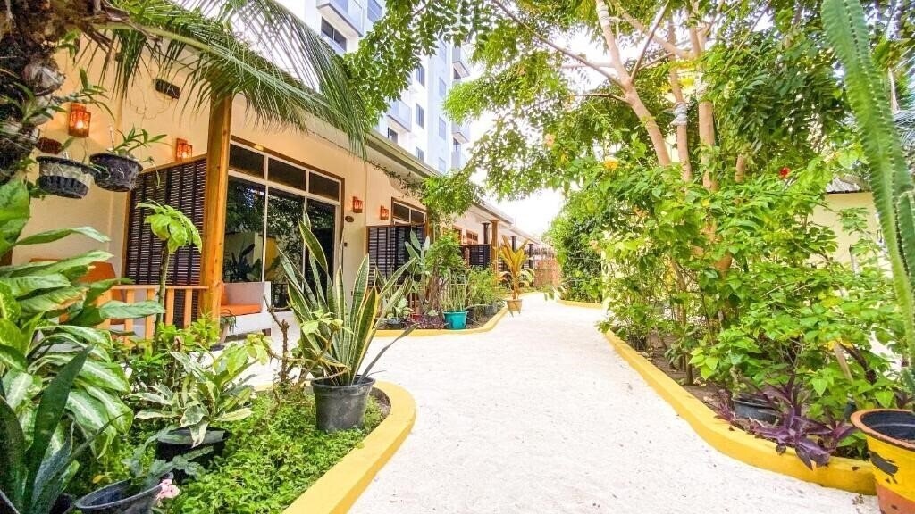 Фотографія Manta Dhangethi Guest House коттедж