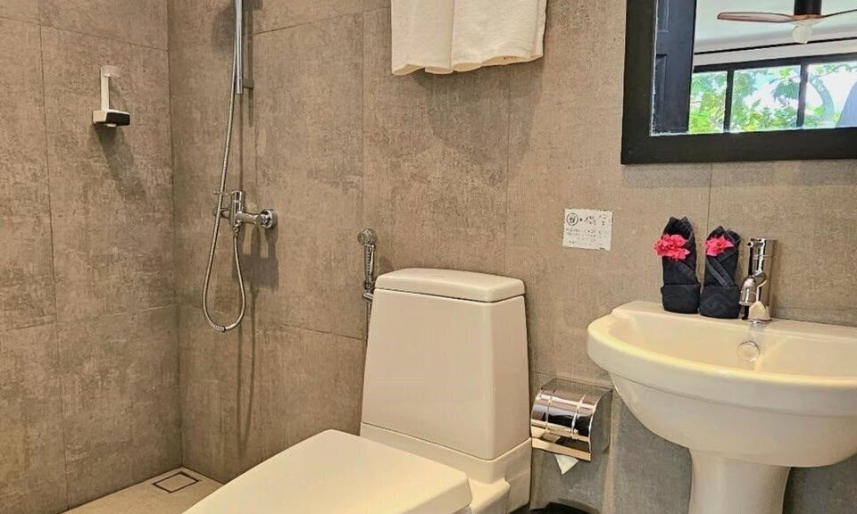 Фотографія Dhigurah Cottage 3*