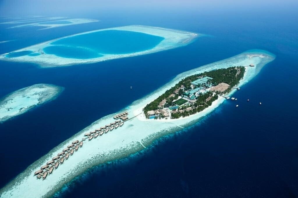 Отель Vilamendhoo Island Resort 4*