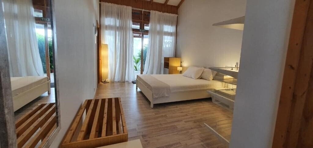 Фотография Origami Inn Himandhoo Guest House гостиный двор
