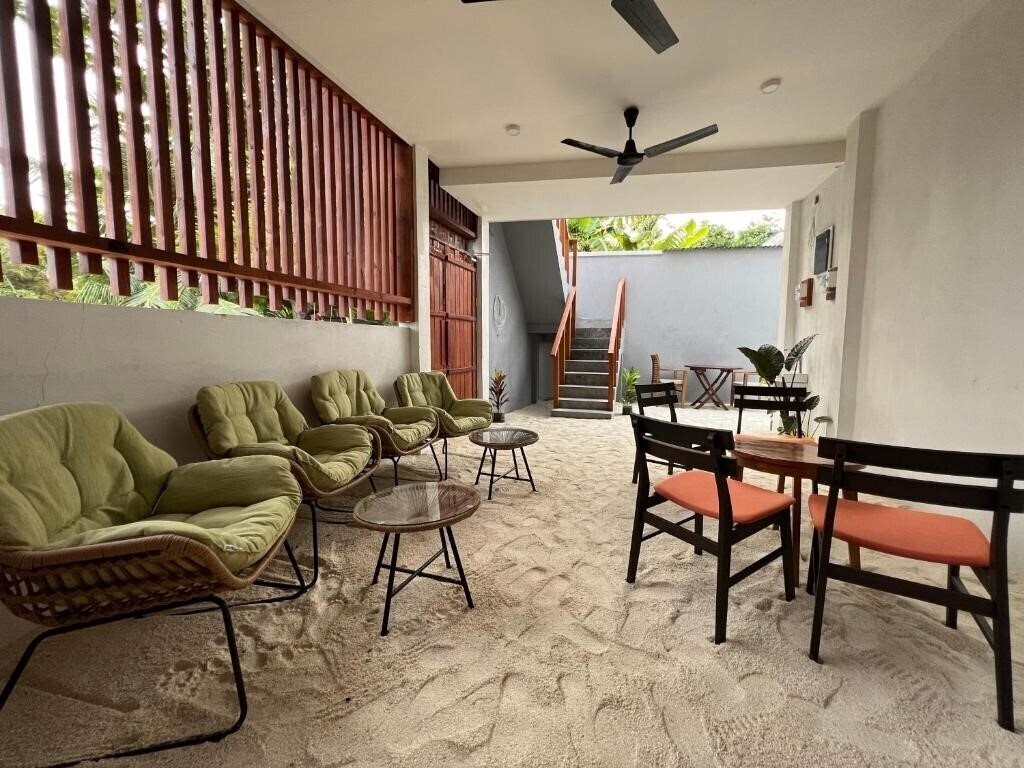 Фотографія Finolhu Inn Dhigurah Guest House гостиный двор