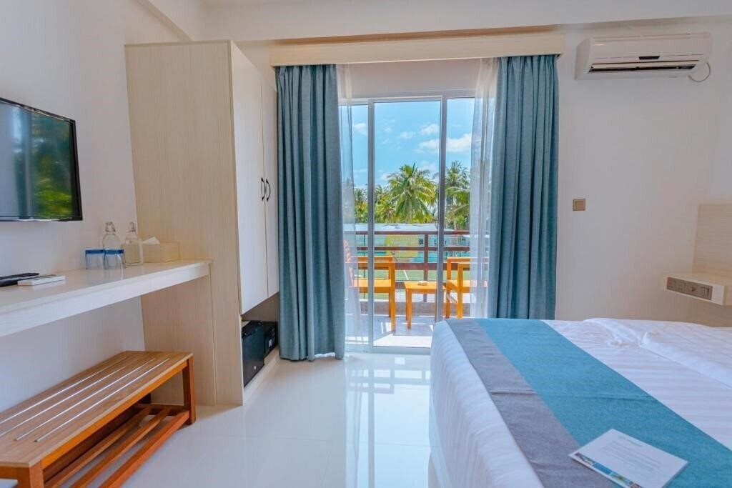 Фото Dhiguveli Breeze Guest House 3*