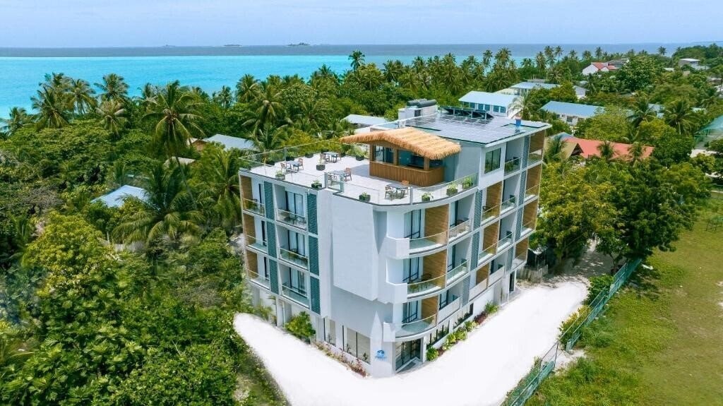 Готель Whaleshark Beach 3*