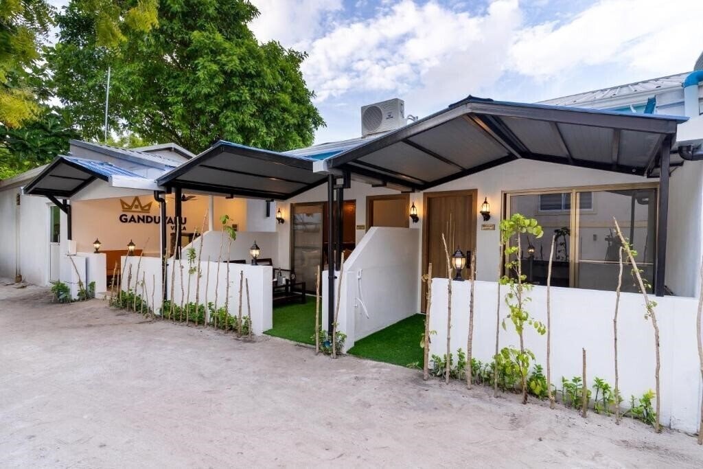 Фотографія Ganduvaru Hotels at Ukulhas 3*