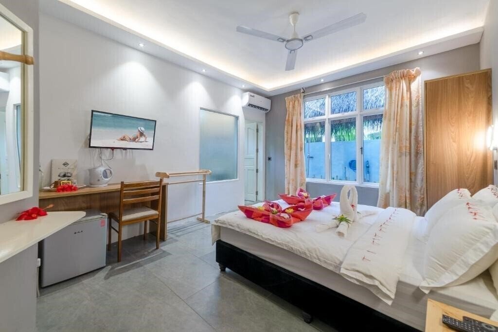 Готель Koimala Beach at Ukulhas 3*