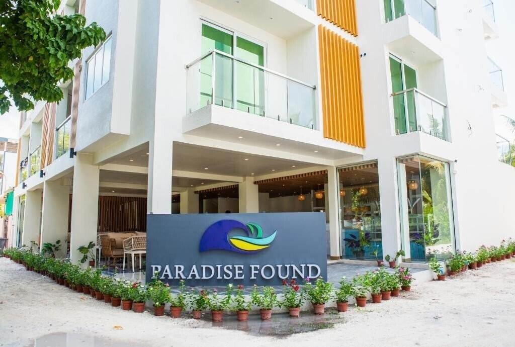 Готель Paradise Found 4*