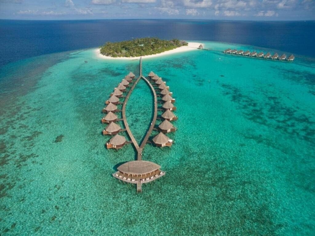 Готель Angaga Island Resort & Spa 4*