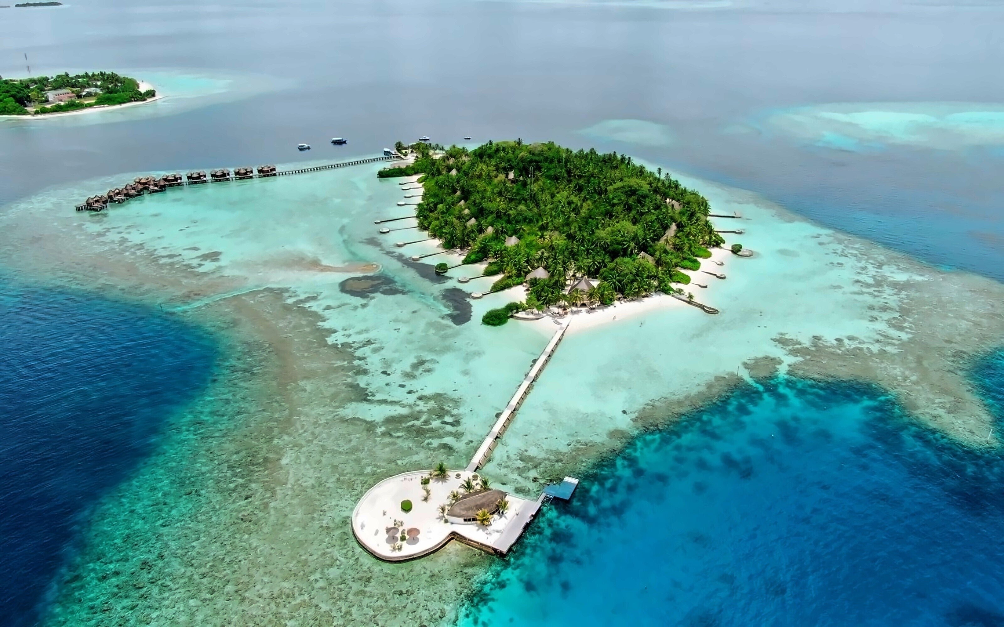 Отель Nika Island Resort 5*