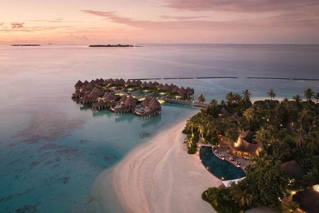 Отель The Nautilus Maldives 5*