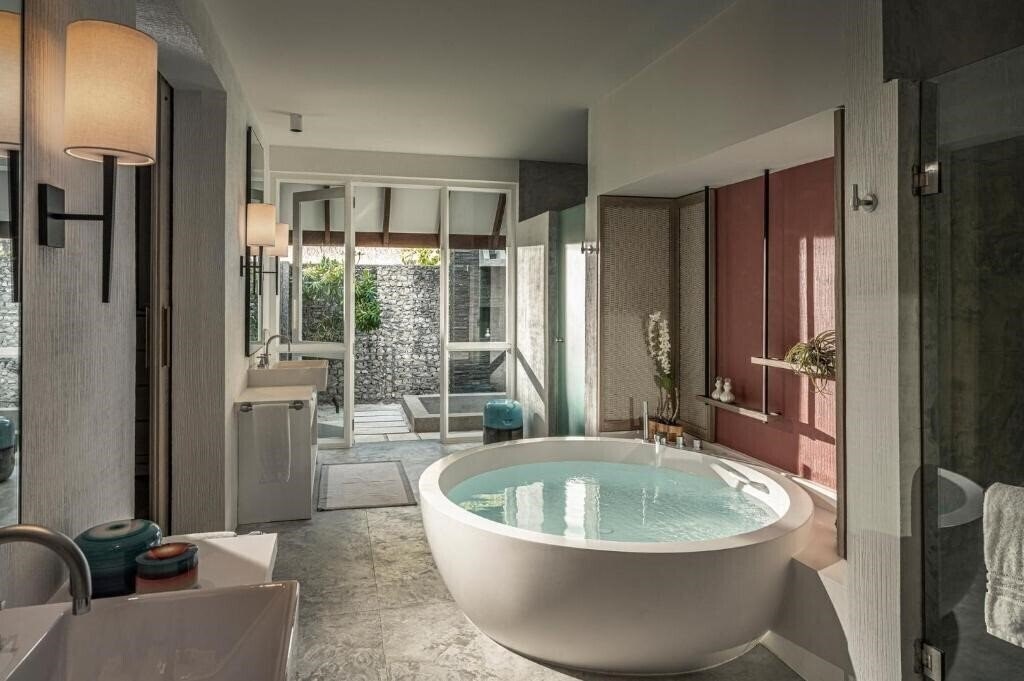 Фото Four Seasons Resort Maldives at Landaa Giraavaru (ex. Four Seasons Resort at Landaa Giraavaru) 5*