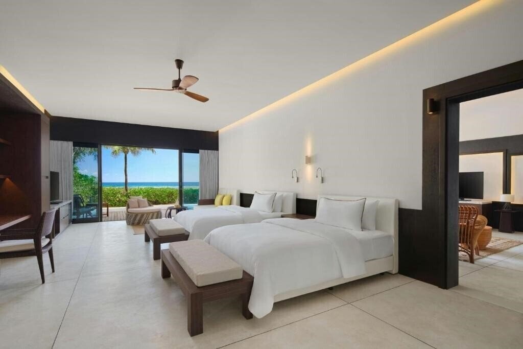 Фото The Westin Maldives Miriandhoo Resort 5*