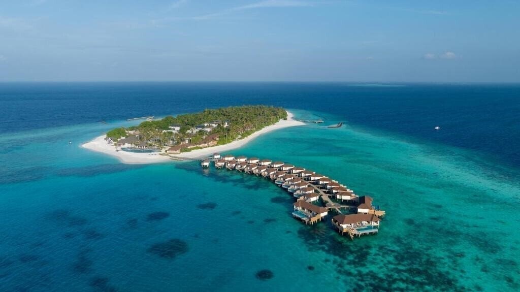 Готель Avani Fares Maldives Resort 5*