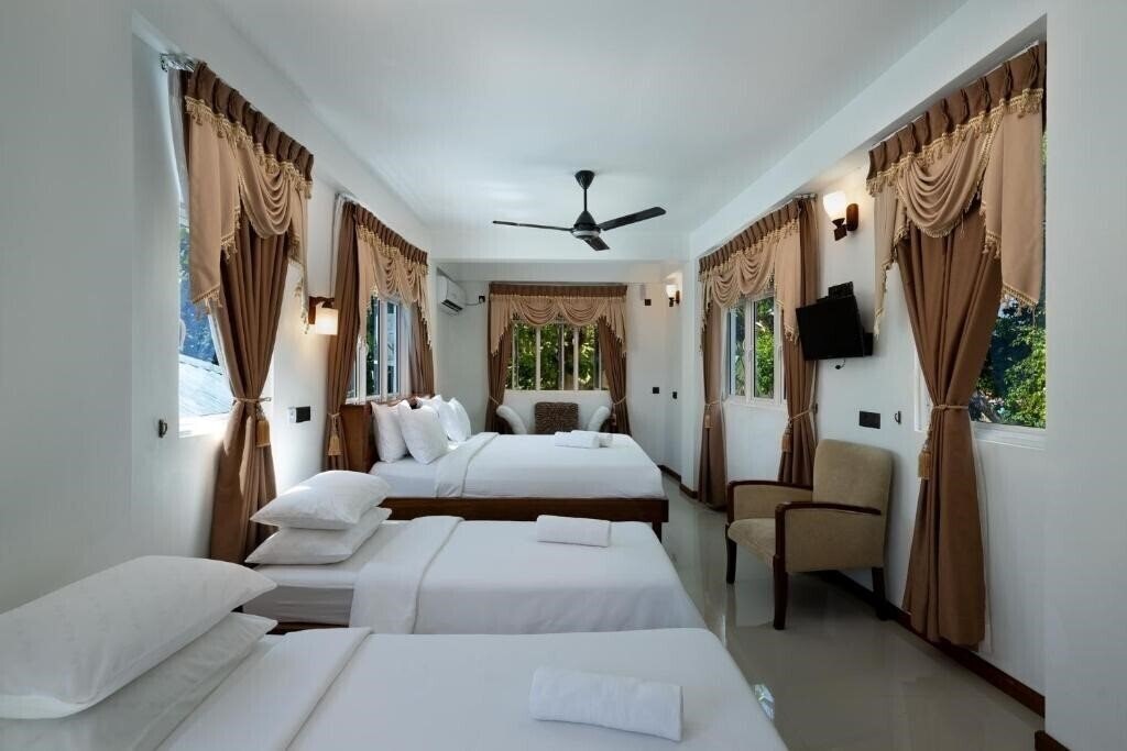 Фото Biosphere by Hawks Hotels 3*