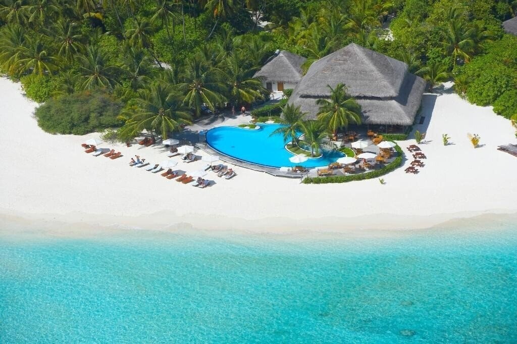 Готель Filitheyo Island Resort 4*