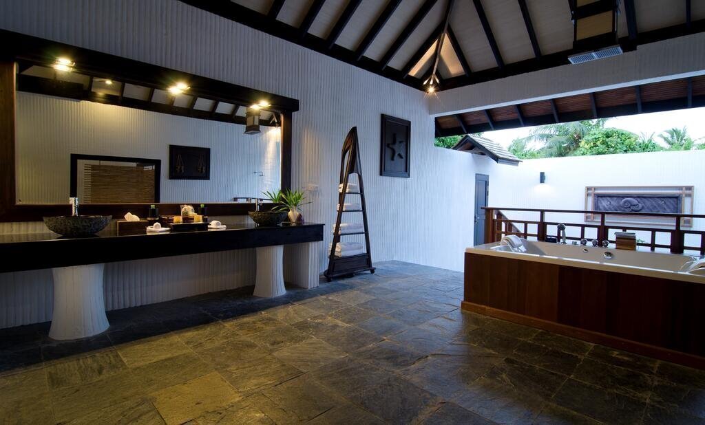 Картинка The Island Hideaway At Dhonakulhi Maldives Spa Resort & Marina 4*