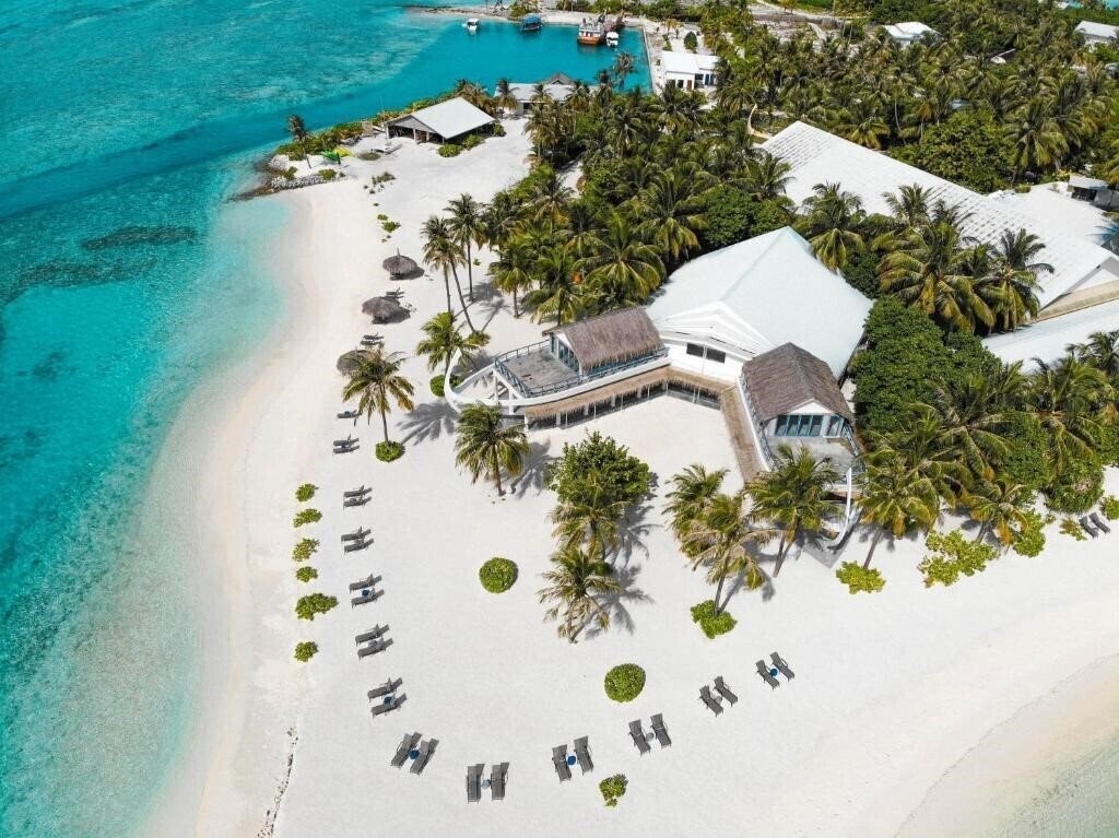 Готель Rahaa Resort 4*