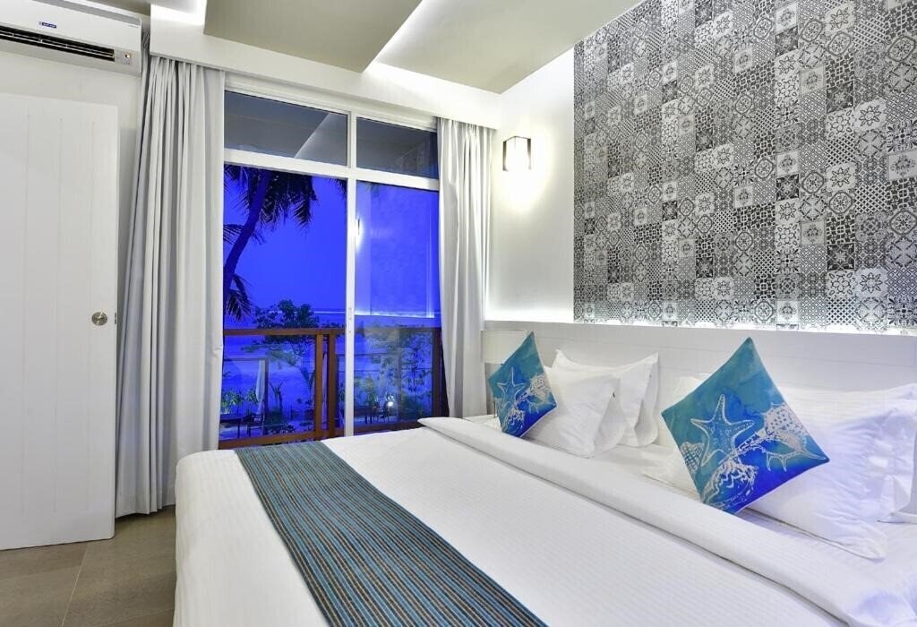 Фотографія Velana Beach Maldives 4*