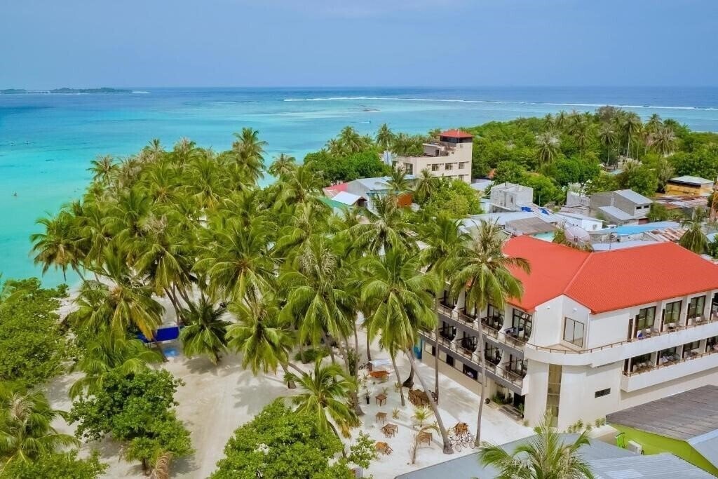 Готель Kaani Palm Beach Guest House 1*