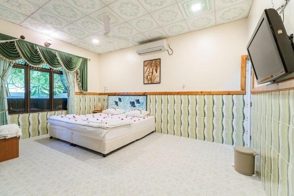 Готель Summer Vibes Beach Front 3*