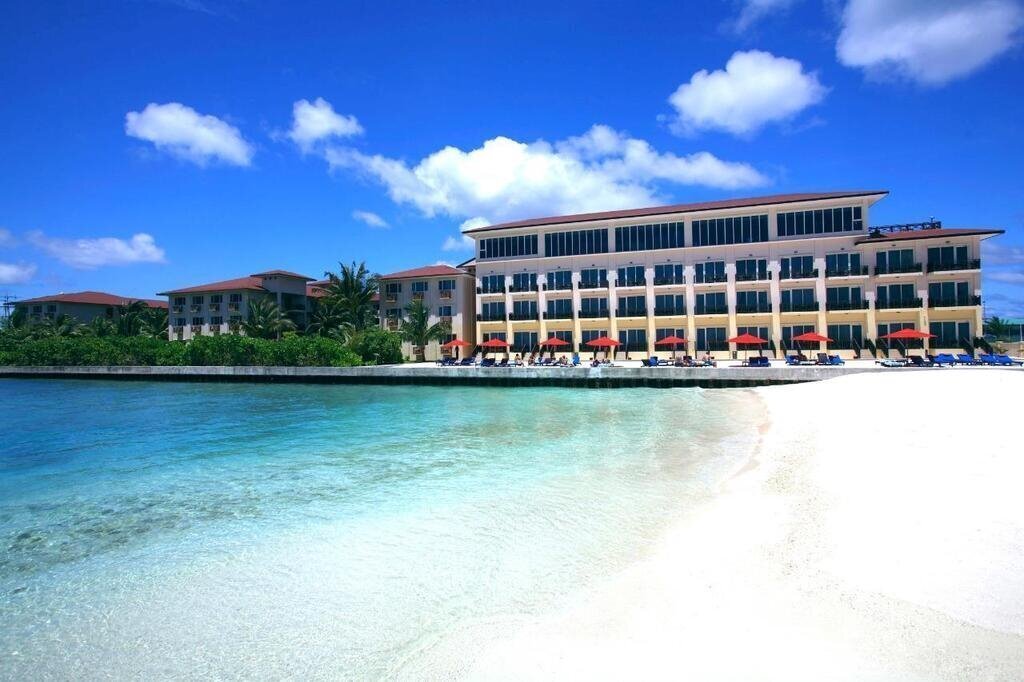 Готель Hulhule Island Hotel 4*