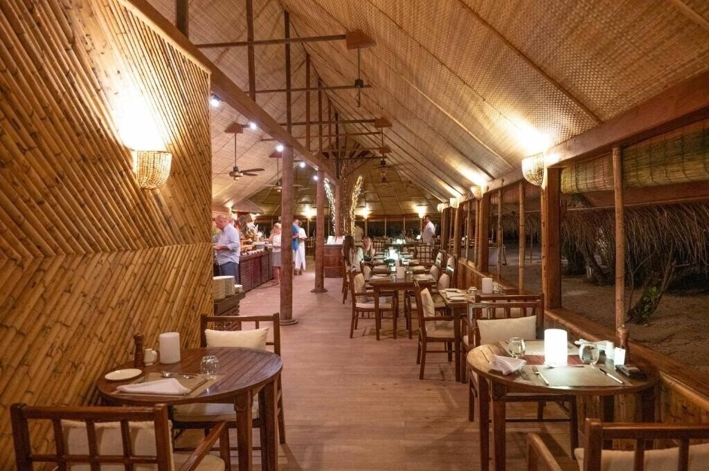 Фото Makunudu Island Resort 4*
