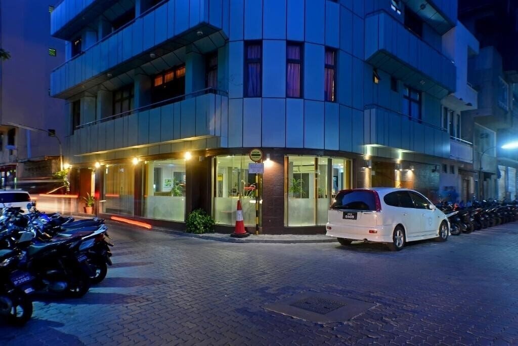 Фотографія Beehive Nalahiya 4*