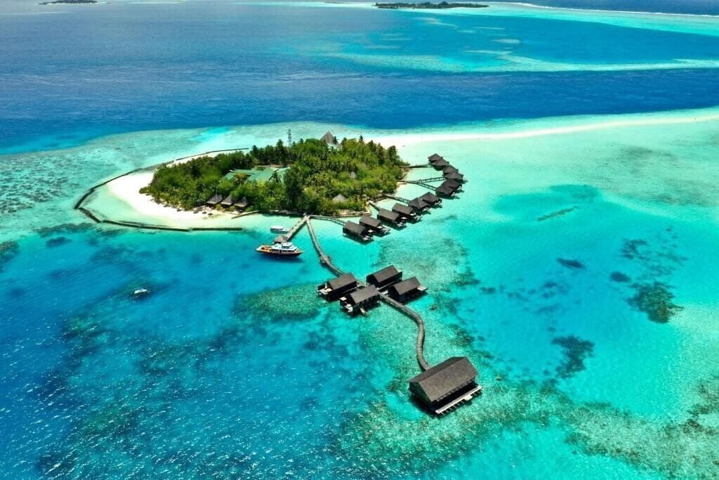 Готель Gangehi Island Resort 5*