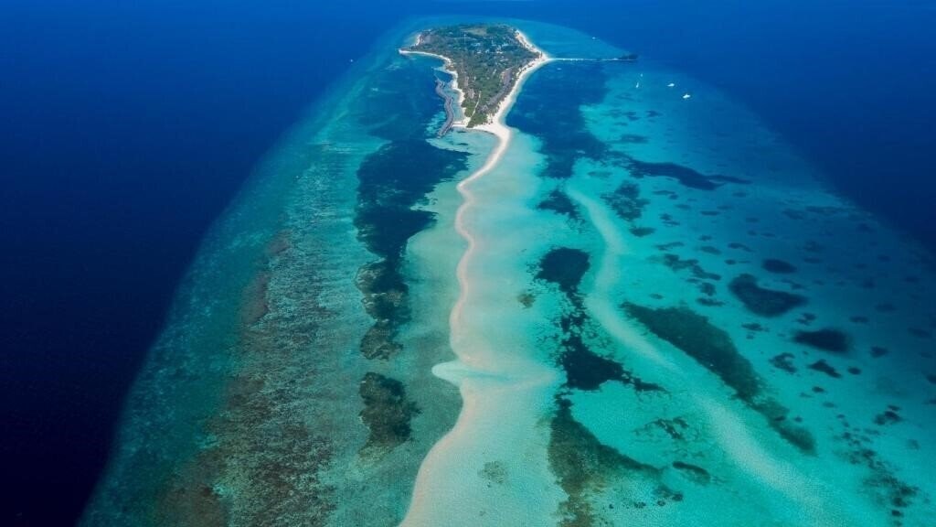 Отель Kuredu Island Resort 4*