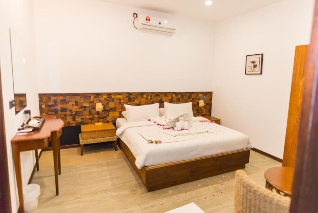 Фото Premier Beach Hotel Gulhi 4*