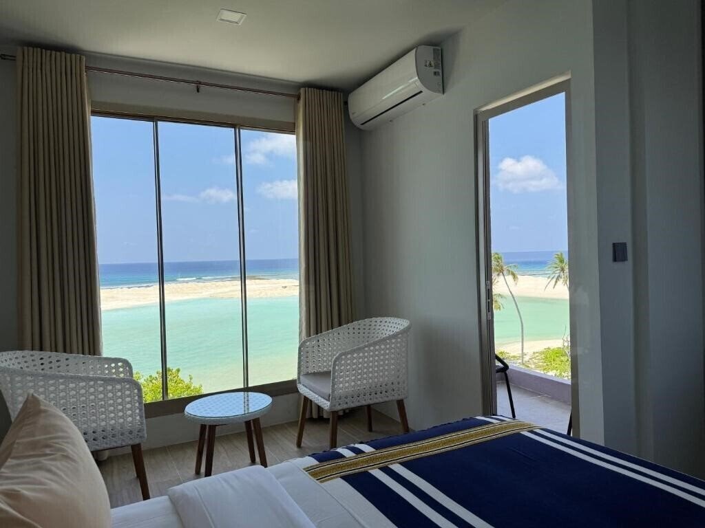 Зображення Avyanna Gulhi Beach Hotel Guest House 3*