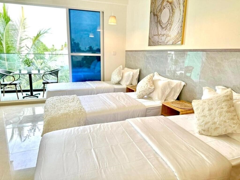 Готель Yuvi Blue Maldives & SPA 4*