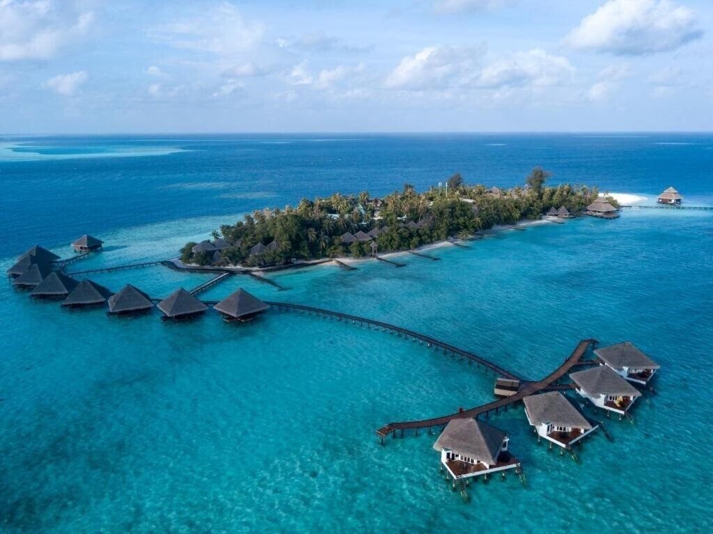Готель Adaaran Club Rannalhi 4*
