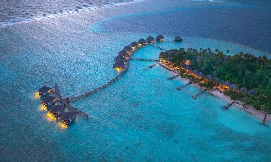 Готель Adaaran Club Rannalhi 4*