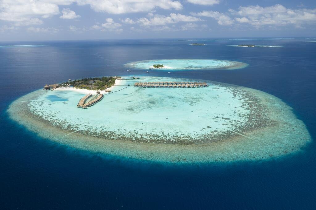 Отель Maafushivaru Island Resort 4*