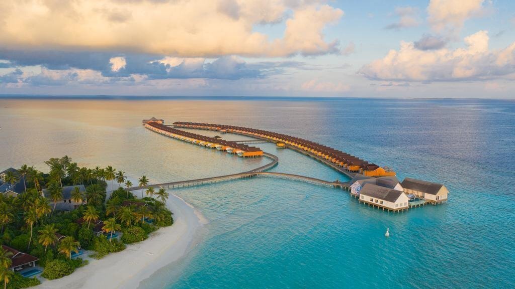 Отель The Standard Huruvalhi Maldives (ex. Carpe Diem Beach Resort & Spa) 5*