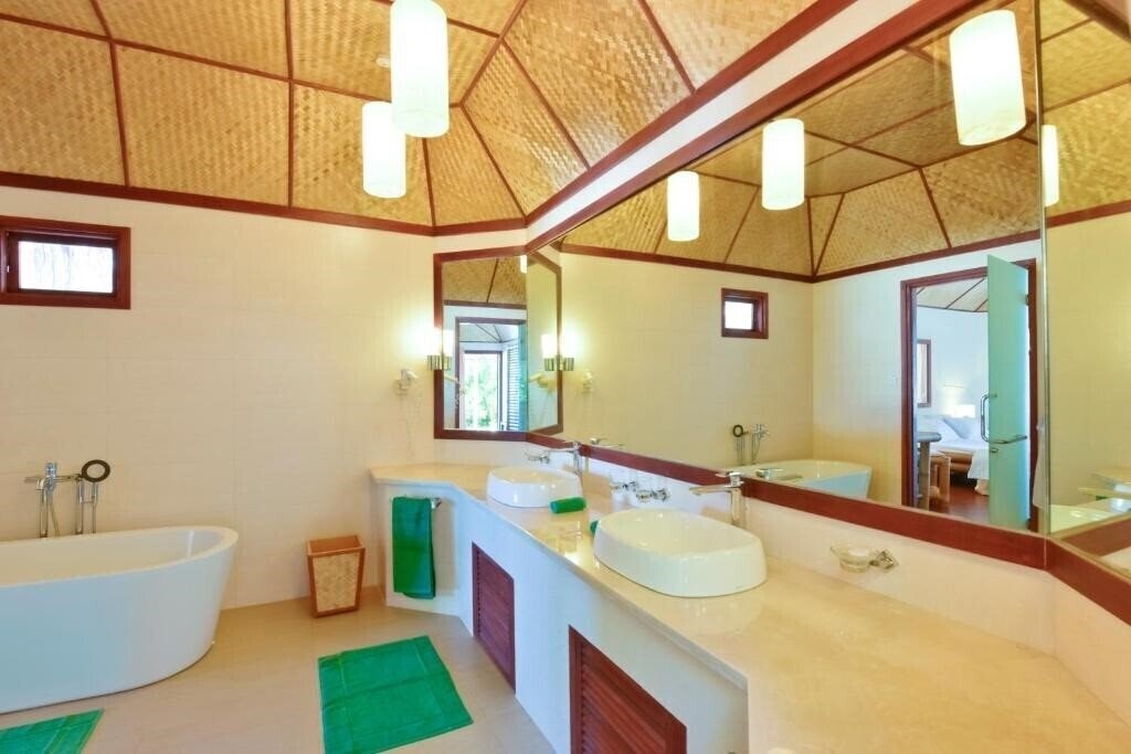 Картинка Thulhagiri Island Resort 4*