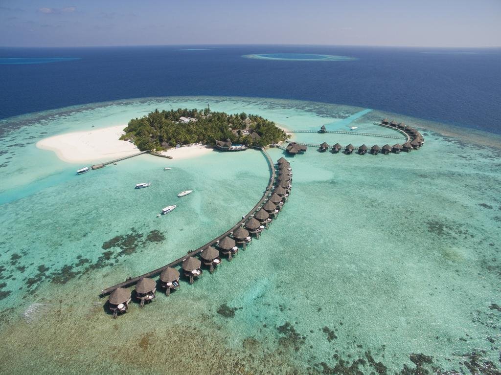 Отель Thulhaagiri Island Resort 4*