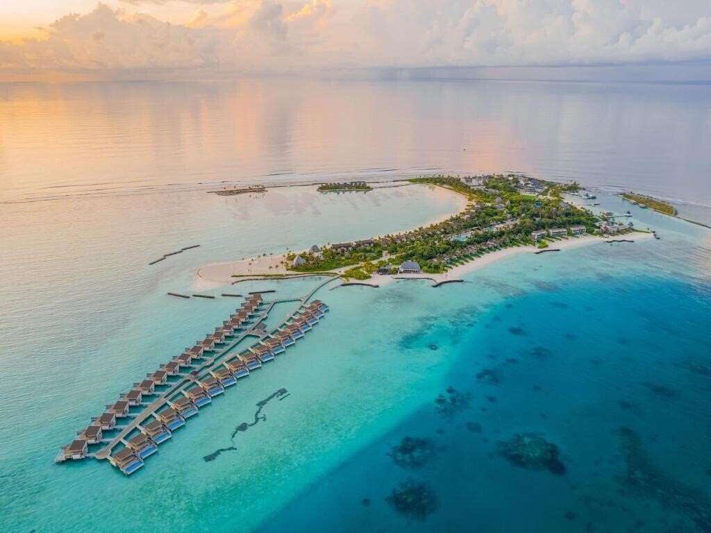 Готель Kuda Villingili Resort Maldives 5*