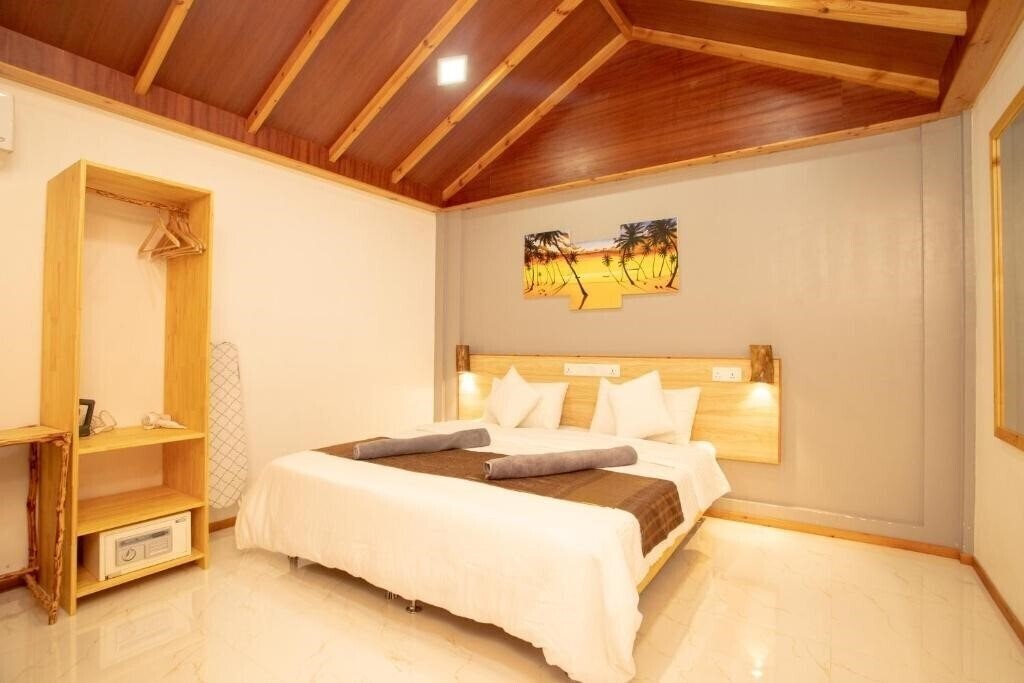 Фото Old Town Inn Hotel 3*