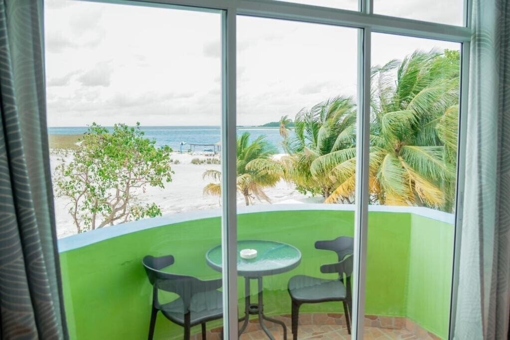 Готель Iris Beach Residence 3*