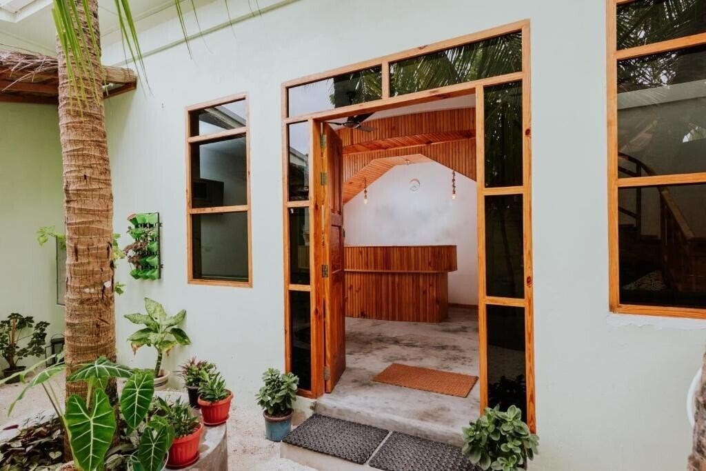 Отель Isla Dhiffushi Guest House гостиный двор