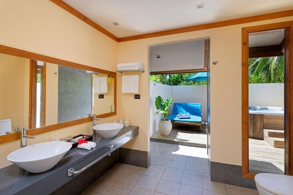 Фотографія Canareef Resort Maldives 4*
